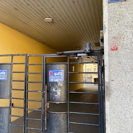 Pap Center Loft, Garazno Mesto